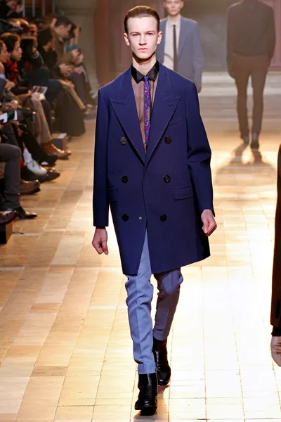 Look 32